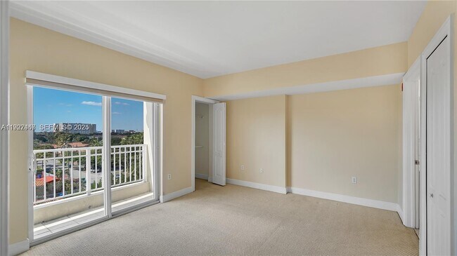 Building Photo - 120 Douglas Rd