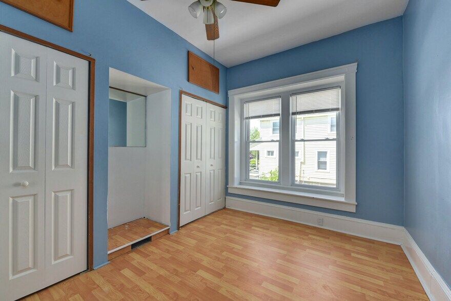 Building Photo - 1631 Lakewood Ave