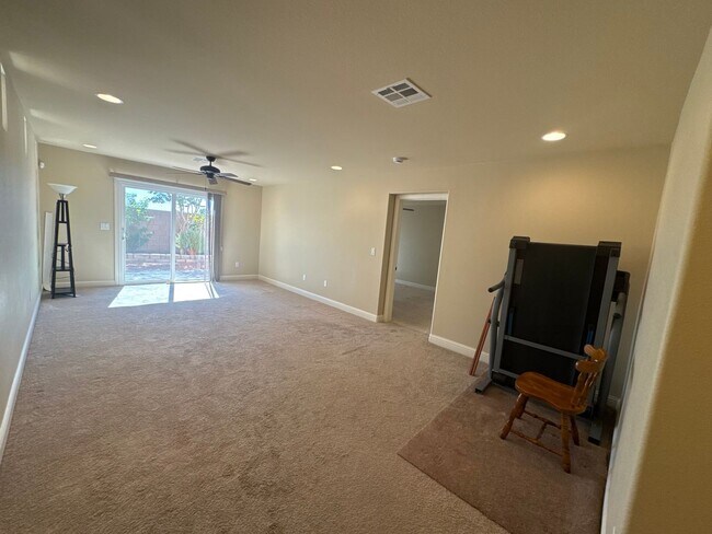Building Photo - 4-bedroom house for rent in Highlands Ranch!