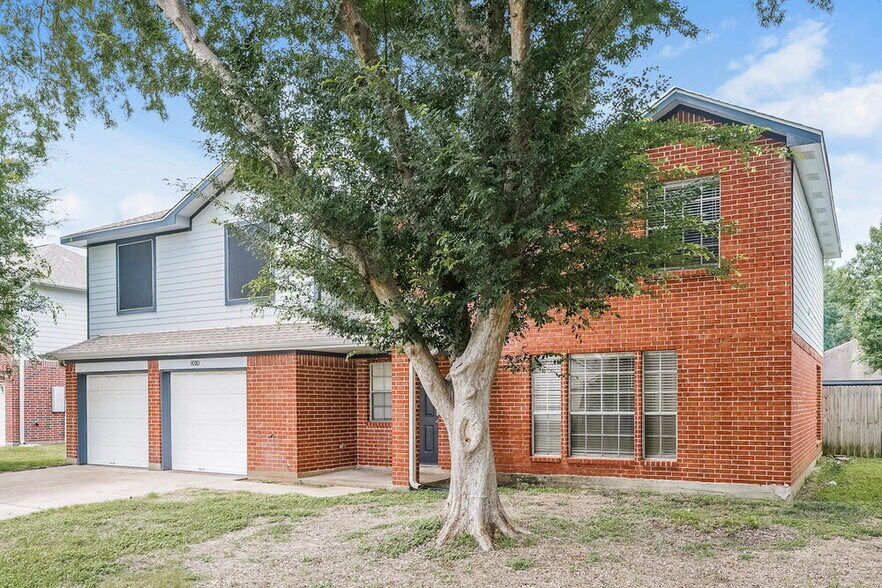 Building Photo - 8310 Woodland Willows Dr