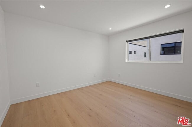 Building Photo - 849 N June St