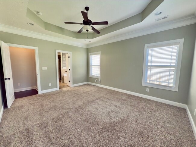 Building Photo - 532 Larkspur Dr