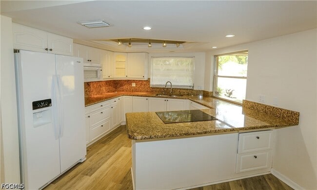 Building Photo - 5654 Eichen Cir