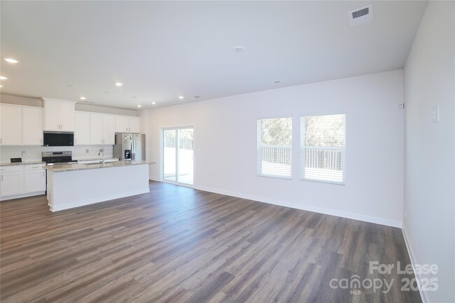 Building Photo - 221 Arden Dr
