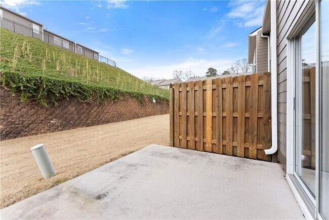 Building Photo - 5165 Sherwood Way