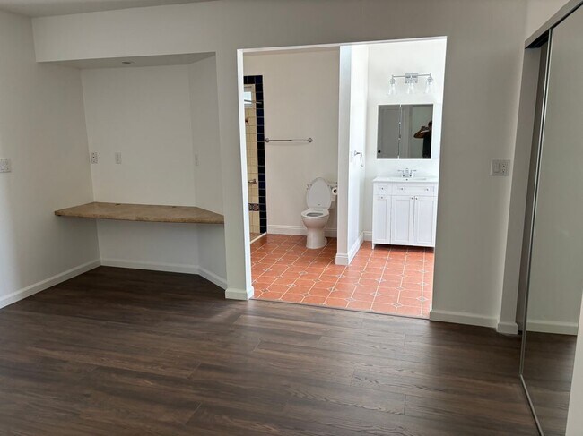 Building Photo - 2315 Bonillo Dr