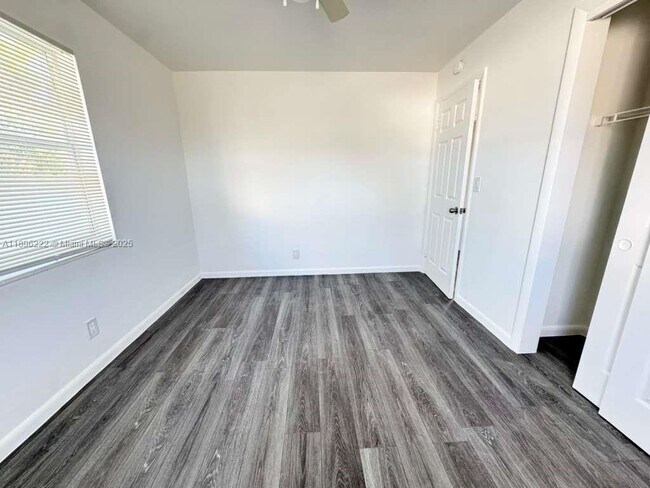 Building Photo - 337 SE 23rd Ave