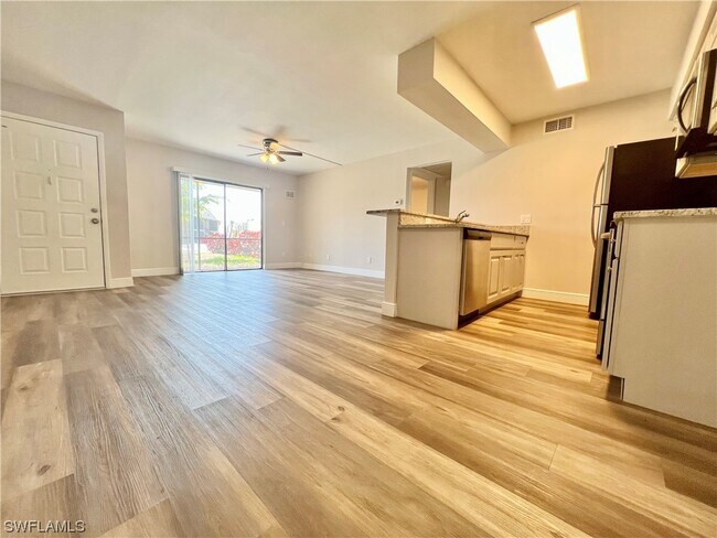 Building Photo - 5311 Summerlin Rd