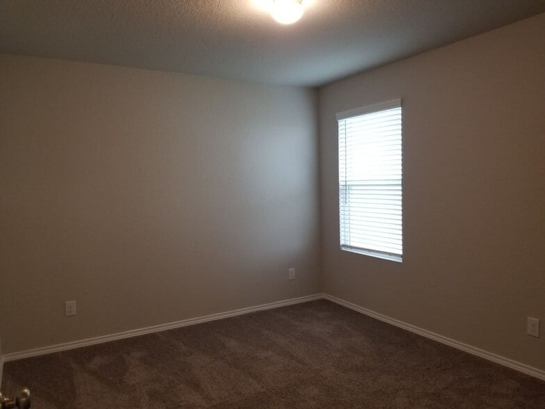 Building Photo - 11327 Babcock Xing