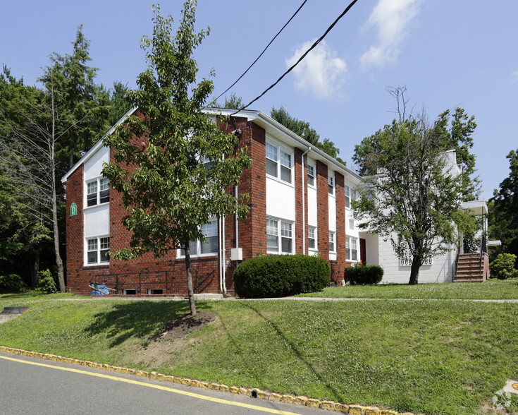 Building Photo - Meadowbrook Gardens