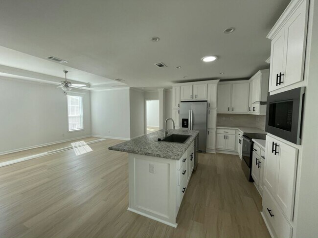 Building Photo - 34808 Robins Song Rd