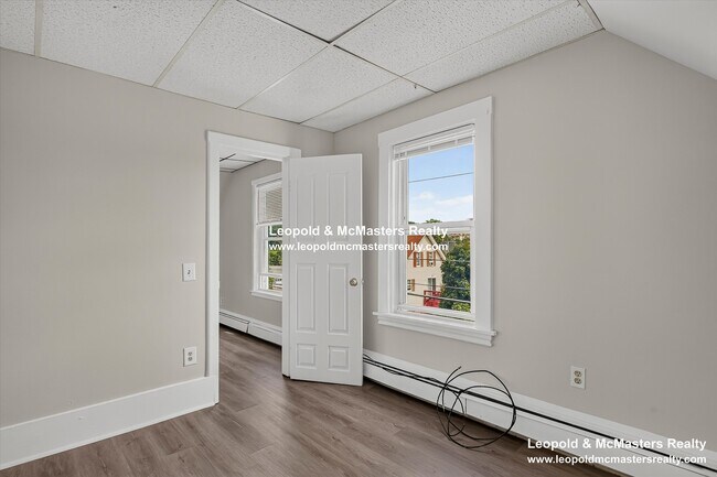 Building Photo - 139 Greenwood St