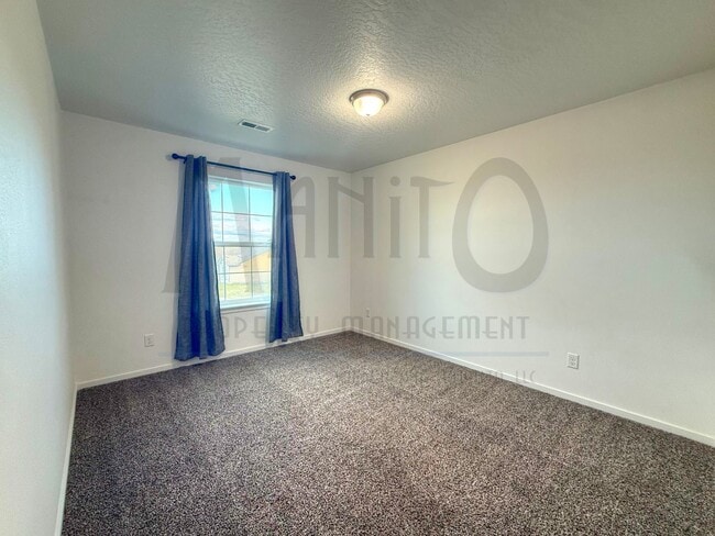 Building Photo - Spacious Airway Heights Home