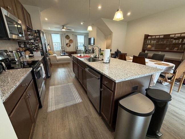 Building Photo - Legacy of Poquoson Townhome.