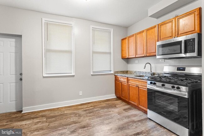 Building Photo - 544 N Allison St