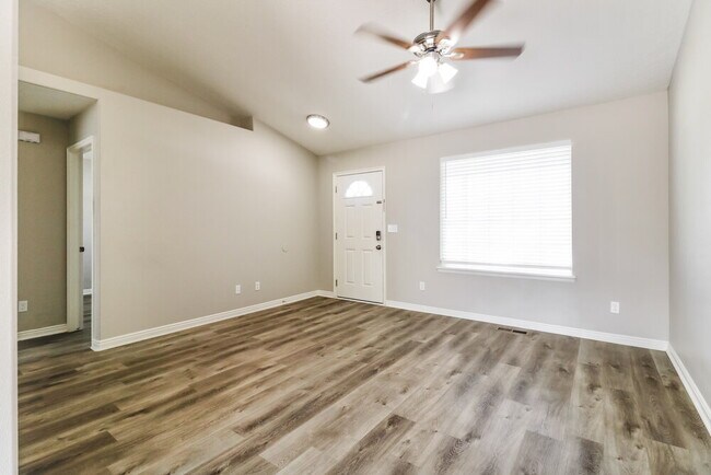 Building Photo - 2114 Juniper Dr