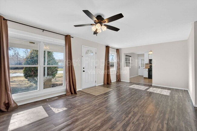 Building Photo - 36 Jamestown Dr