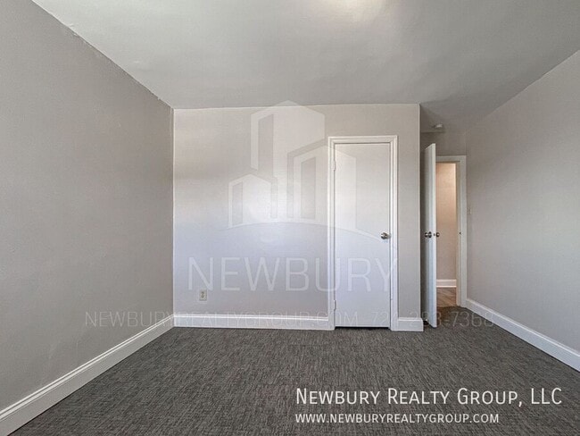 Building Photo - 305 San Juan Dr