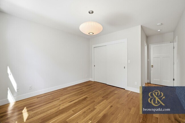 Building Photo - 360 Chenery St