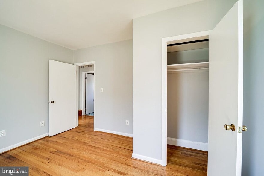 Building Photo - 1912 S Glebe Rd