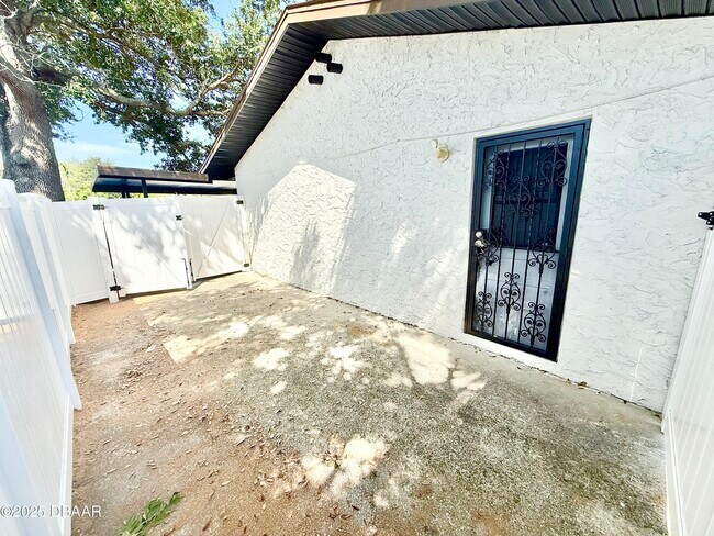 Building Photo - 929 Derbyshire Rd