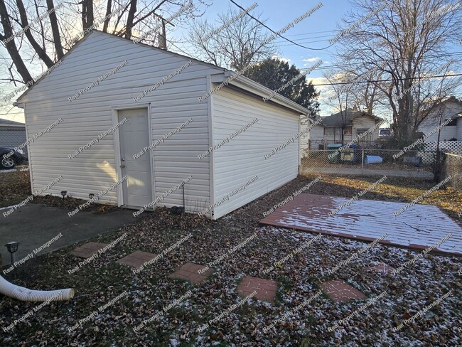 Building Photo - Two Bedroom Ranch With Finished Basement