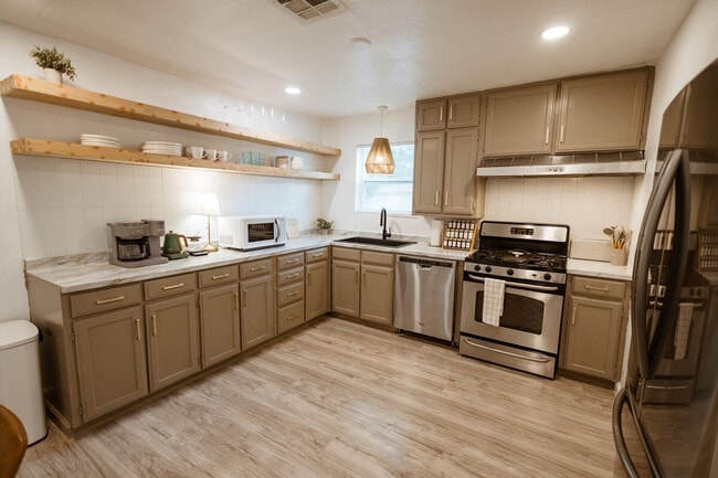 Building Photo - 1824 N 12th St