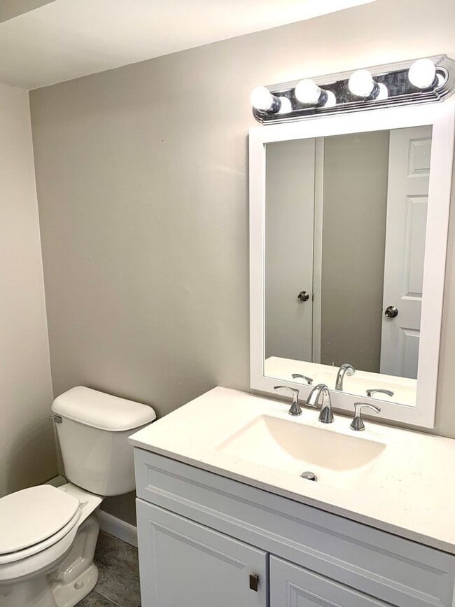 Building Photo - 40-42 August St.