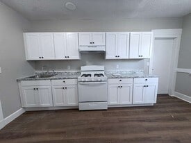 Building Photo - 324 Goffe St