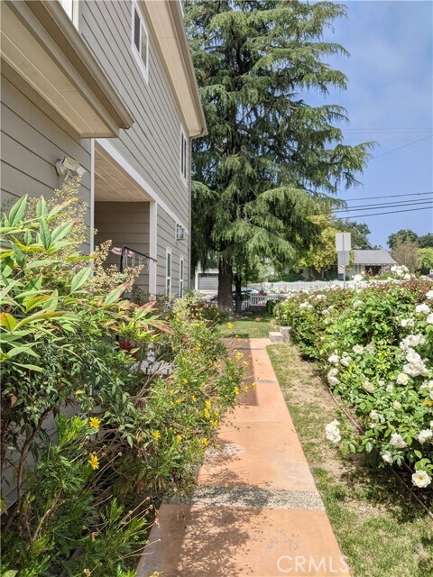 Building Photo - 4634 La Canada Blvd