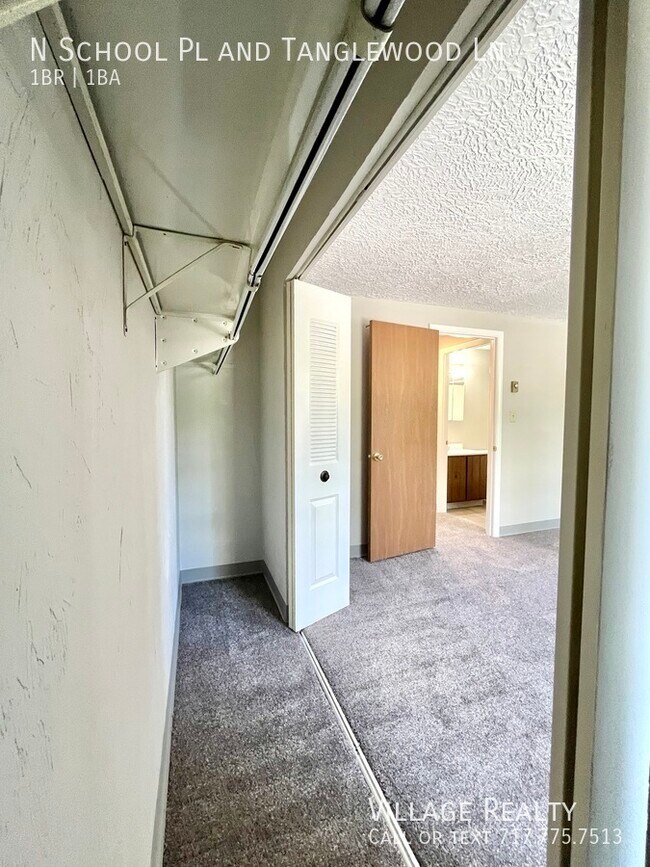 Building Photo - 335 N School Pl