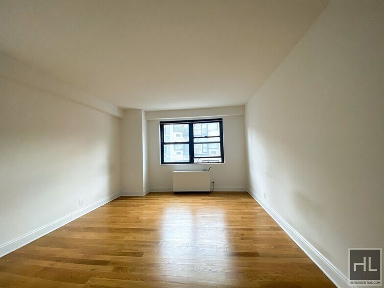 Building Photo - E 88th St