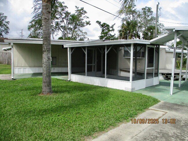 Building Photo - Welcome to this inviting 2-bedroom, 1-bath...