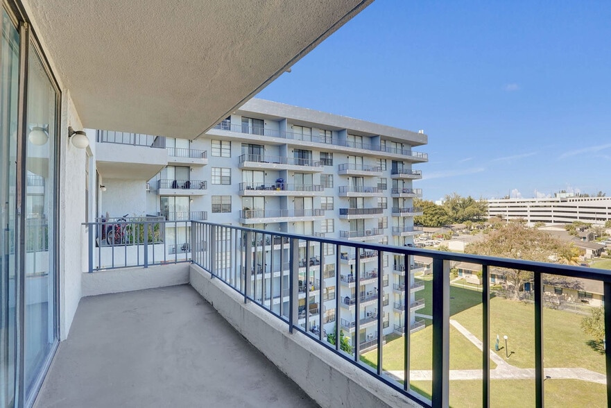 Building Photo - 777 NW 155th Ln