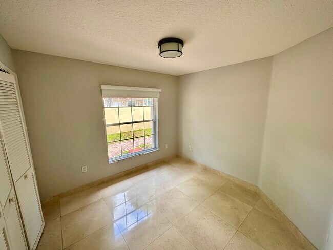 Building Photo - 10530 NW 52nd Terrace