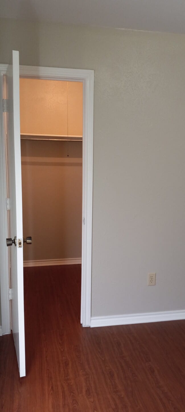 Building Photo - 3200 Foxboro Dr