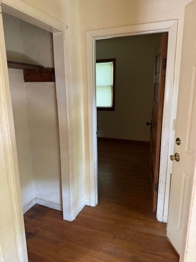 Building Photo - 1626 Winnebago St