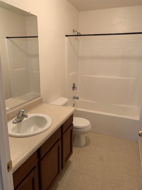 Building Photo - Beautiful 3 Bedroom 2 Bath Available Now!