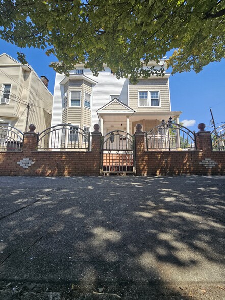 Building Photo - 228 Duncan Ave