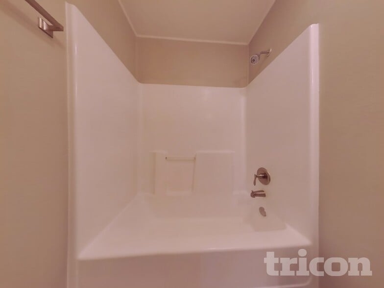 Building Photo - 7403 Grandview Dr