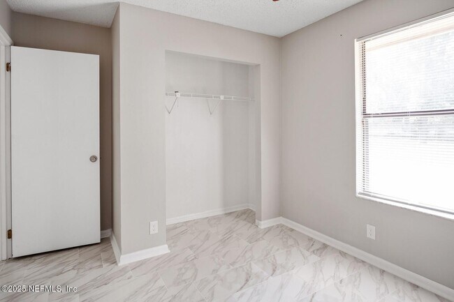 Building Photo - 7650 Cranberry Ln S