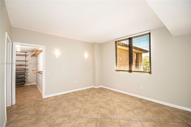 Building Photo - 2630 SW 28th St