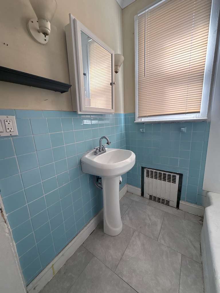 Building Photo - 62 Fairfield St