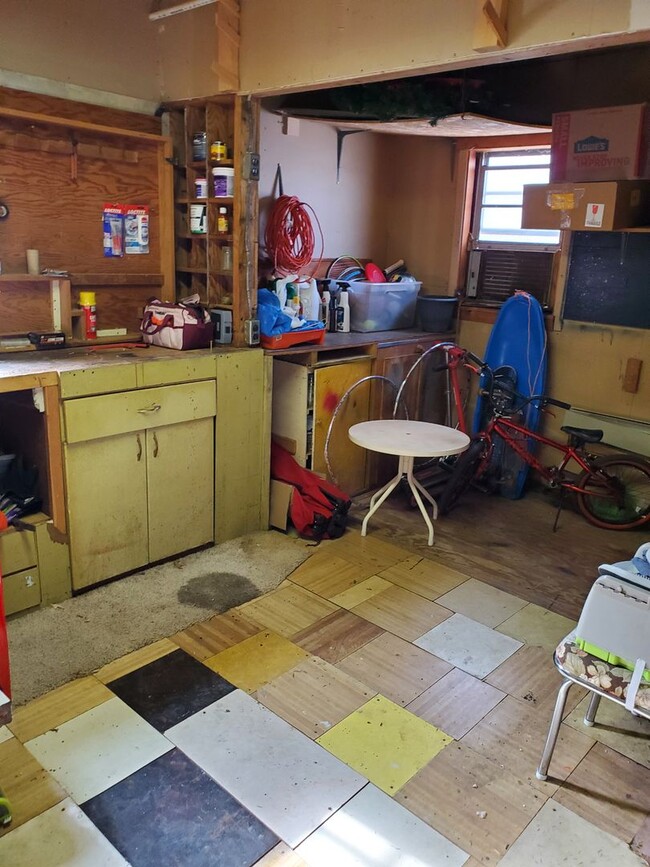 Building Photo - Immaculate 3BR home near parks and trails, eateries and quick highway access