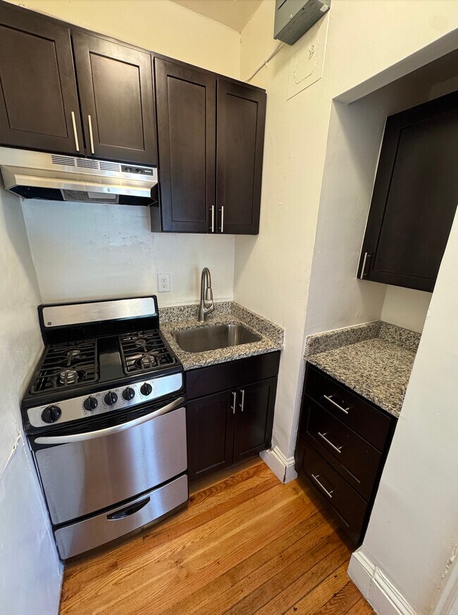 Building Photo - 107 W Monument St