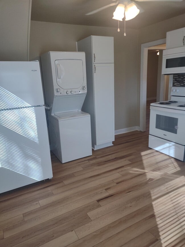 Building Photo - 8902 Prospect St