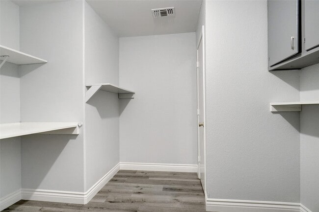 Building Photo - 1410 W Torrey St