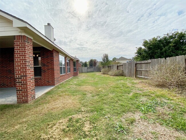 Building Photo - 5518 Chantel Way