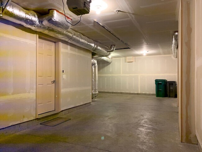 Building Photo - 2116 NW Boulder Way Dr