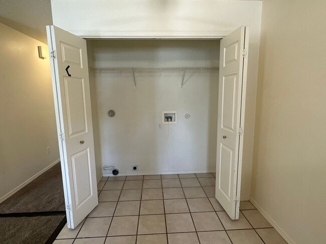 Building Photo - 2 bedroom 2 bathroom duplex available for ...